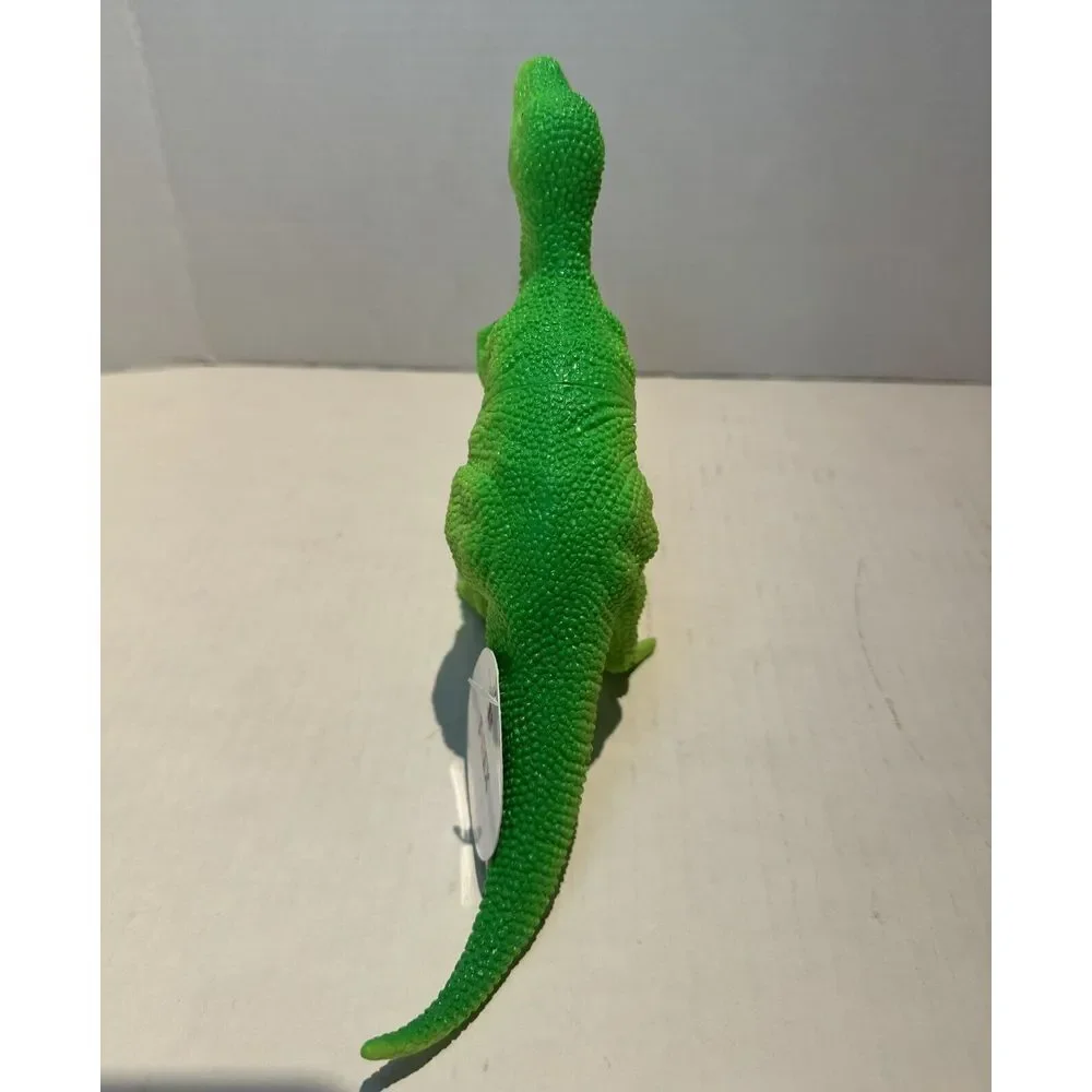 NWT 5 Toy Dinosaurs 1 T-Rex, 1 Brontosaurus 1 Barapasaurus and 2 Pentaceratops.